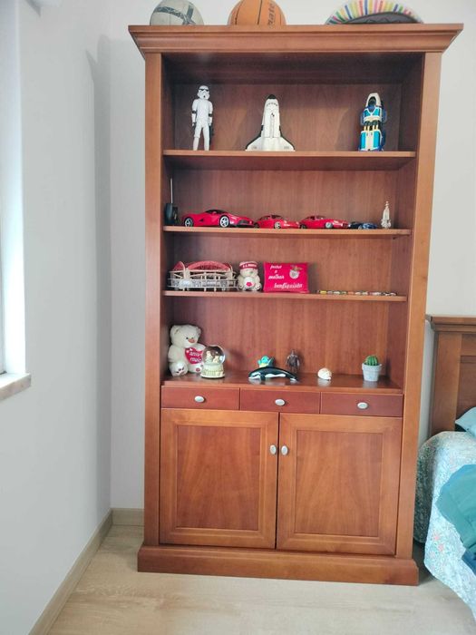 Mobília em Cerejeira inclui colchão