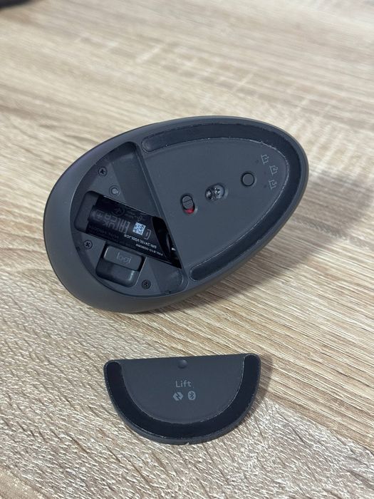 Бездротова миша Logitech Lift Ergonomic Vertical Graphite (910-006473)