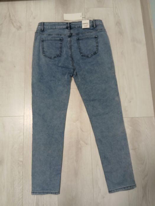 Nowe spodnie jeansowe