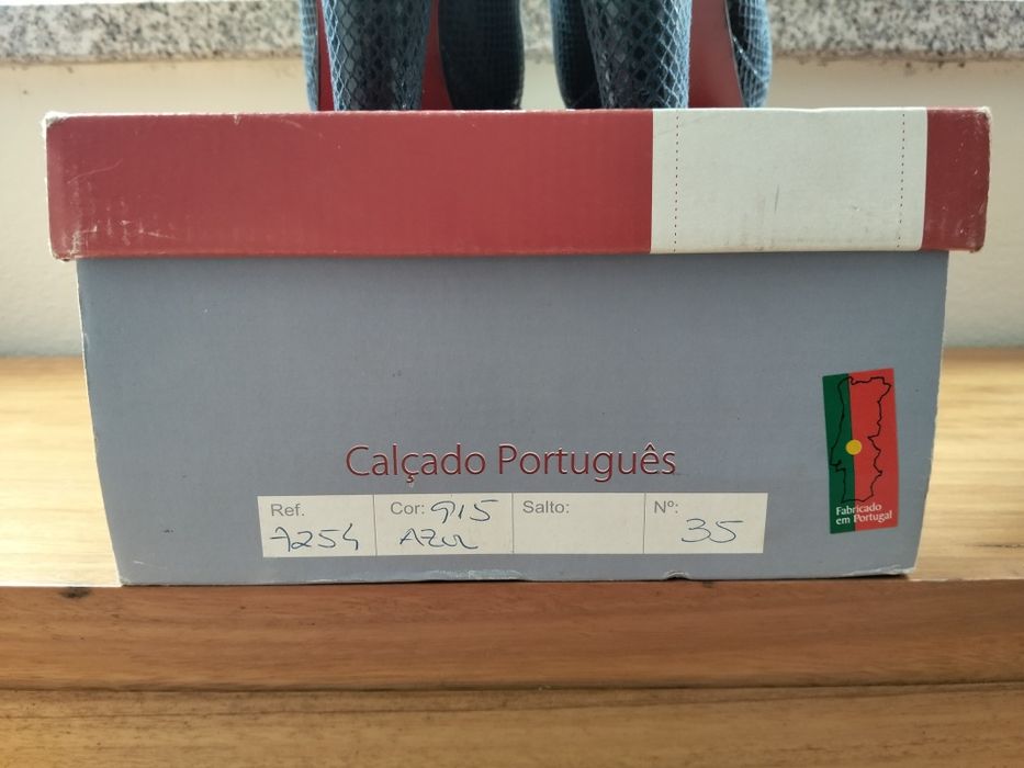 Sapatos fechados 35