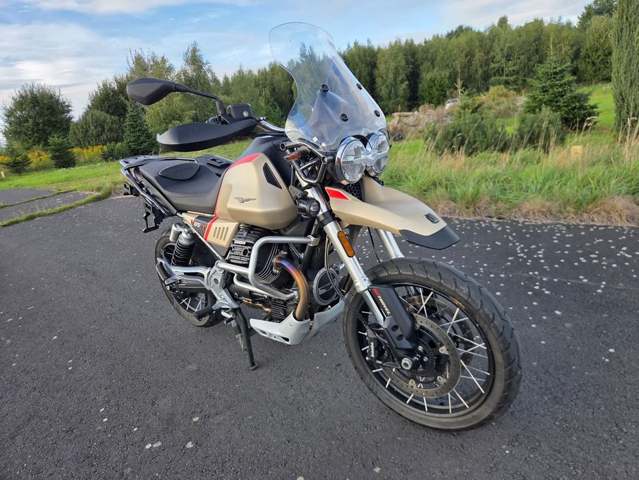 Moto Guzzi V85 Moto Guzzi V85TT Travel