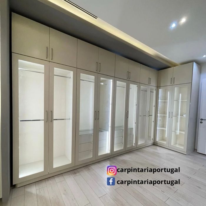 Roupeiros e closets modernos (por orçamento)