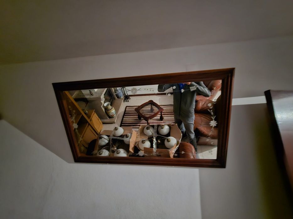 Espelho decorativo clássico em madeira e vidro