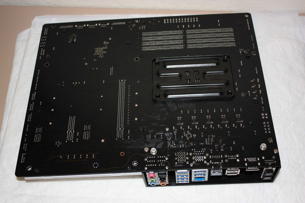 Материнська плата NZXT N7 B550 (sAM4, AMD B550)