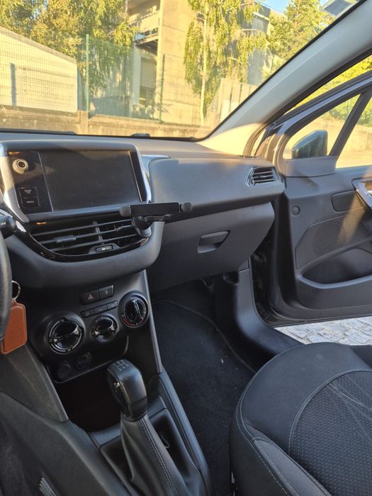 Peugeot 208 1.2 VTi Active – 2013 – 156.000 km