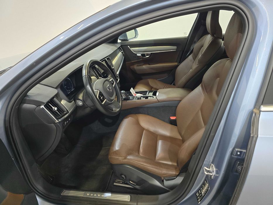 Volvo V90 T8 PHEV Momentum