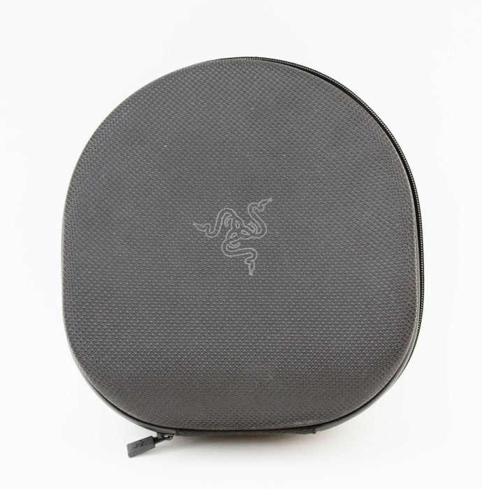 Чехол для полноразмерных наушников.