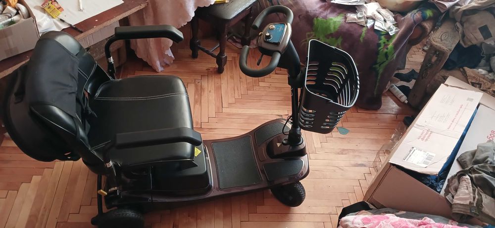 Електроскутер для людей похилого віку