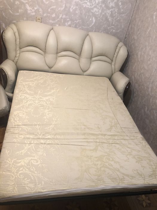 Диван кожаный