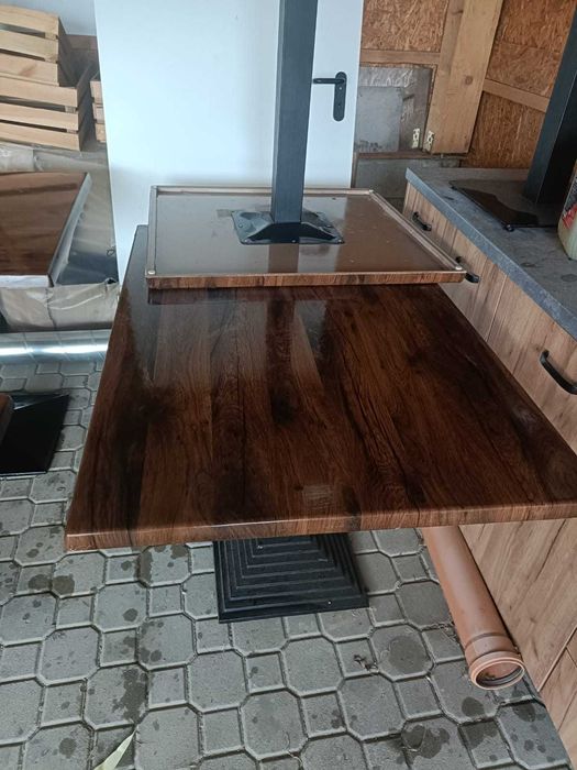 stół do kawiarni lub baru