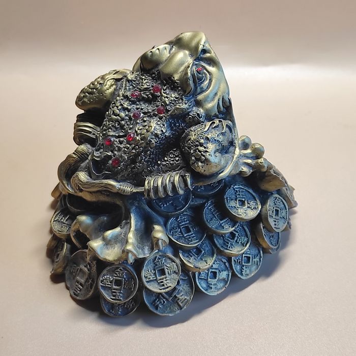 Статуэтка большая денежная трехлапая жаба Сань Чу