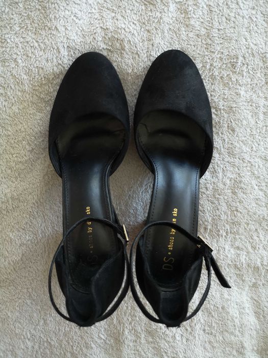 Czarne haftowane w kwiaty buty sandały na obcasie platformie DinSko 40