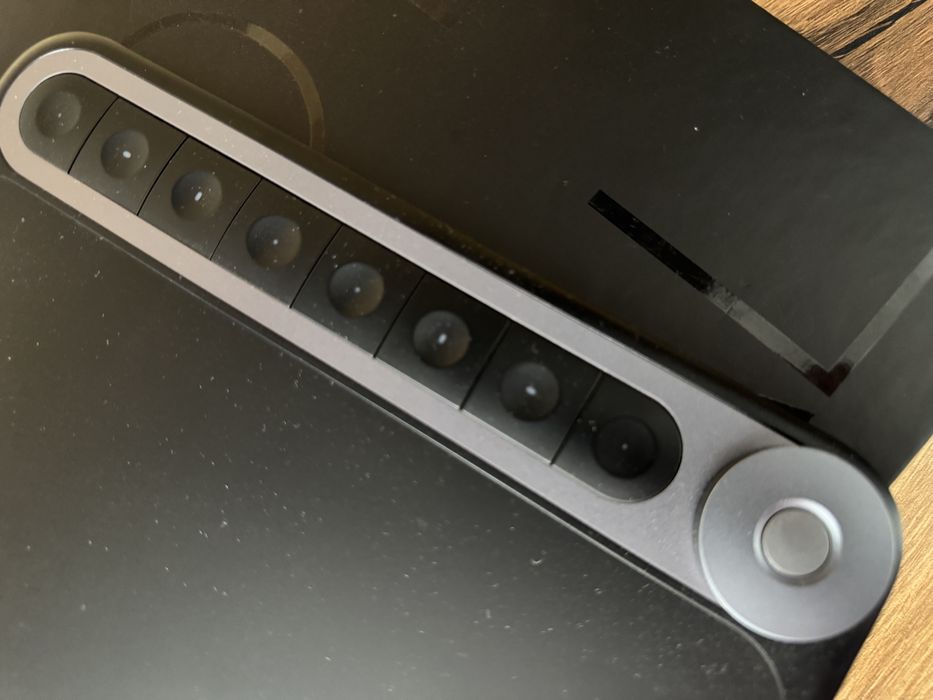 Графічний планшет Huion Inspiroy Dial Q620M в ідеалі