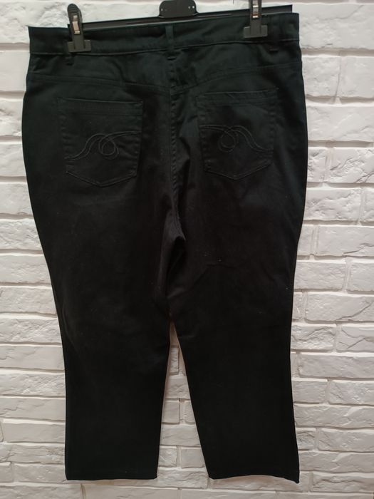 Czarne spodnie firmy Cecilia classics rozmiar 44