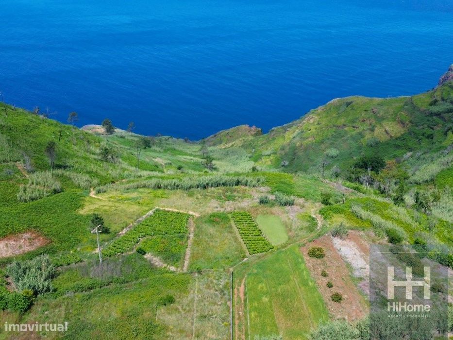 Tereno Urbanizável , amplo, plano, com maravilhosa vista mar em Faj...