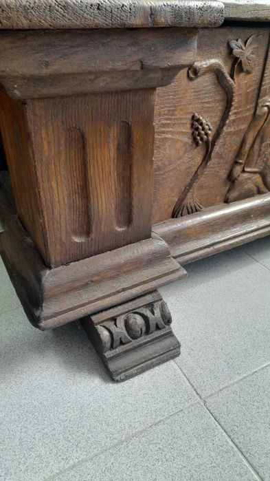 Banco Centenário de Madeira Maciça – Antigo de Mosteiro e Igreja