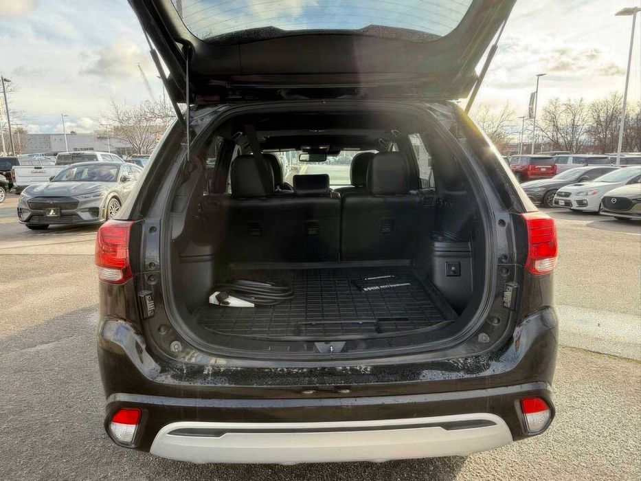 Mitsubishi Outlander Hybrid      2022