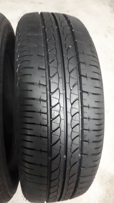 Dois pneus novos 185/55R15 82T Bridgestone, Renault Clio2, Opel CorsaC