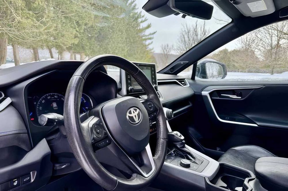 Toyota RAV4 Hybrid XSE      2021