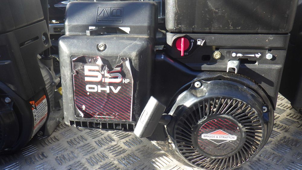 Silniki Briggs & Stratton 3.5 / 5.5 Hp Kompletne i na Czesci Zamienne