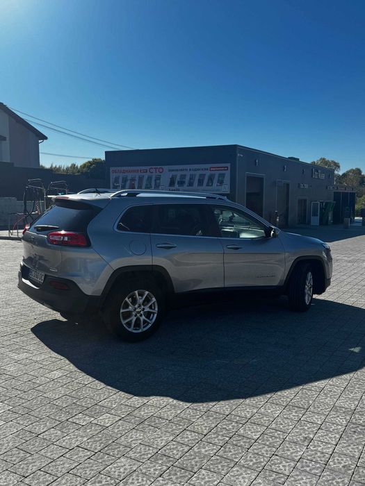Jeep Cherokee 2015 2.4 бензин 4x4