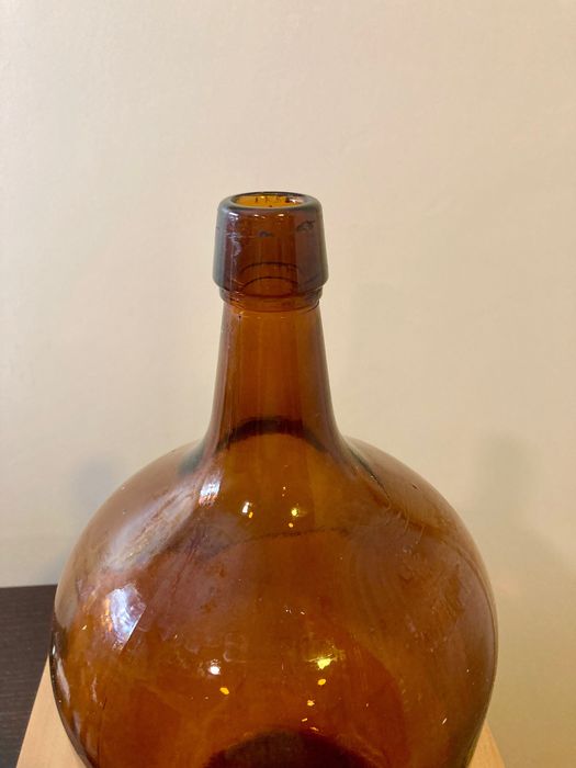 Garrafões de vidro 5L verdes e castanhos