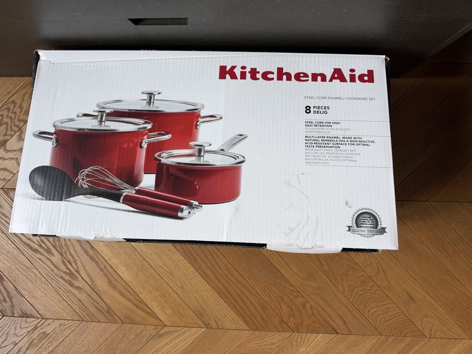 Zestaw nowych garnków kitchenaid