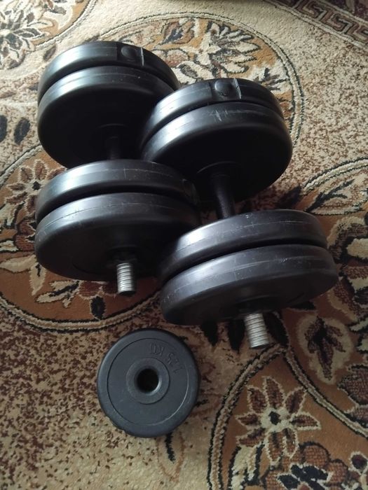 Продам две гантели