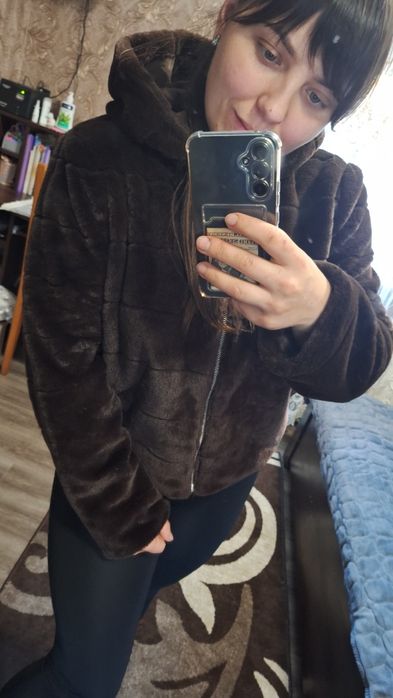 Шубка укорочена  шоколадного кольору