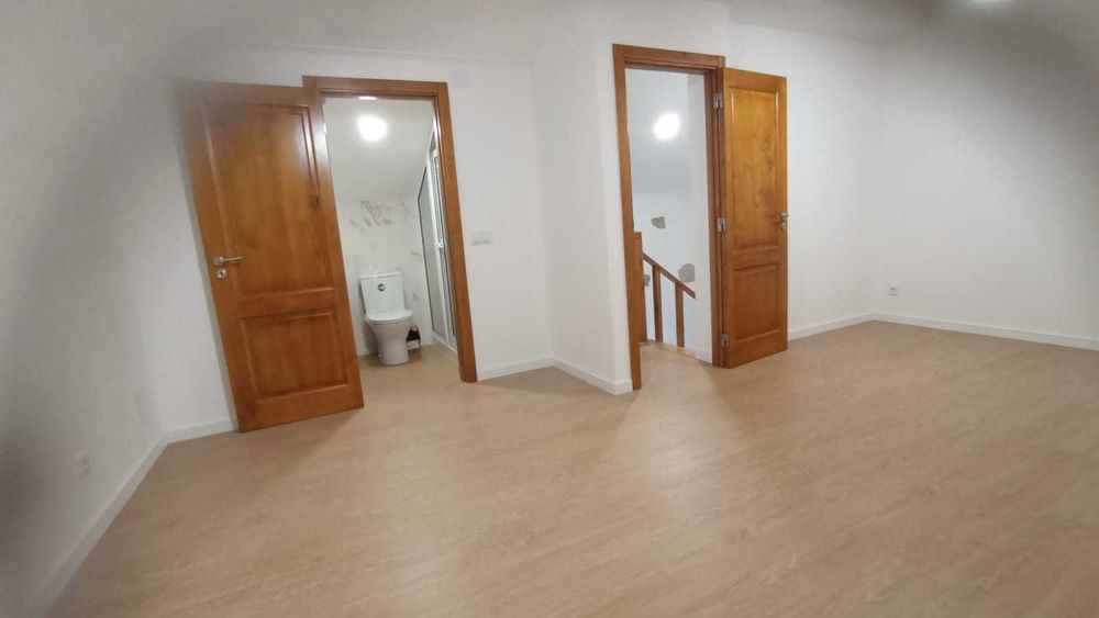 Vivenda T2 em Alfeizerão , localizada em zona sossegada.