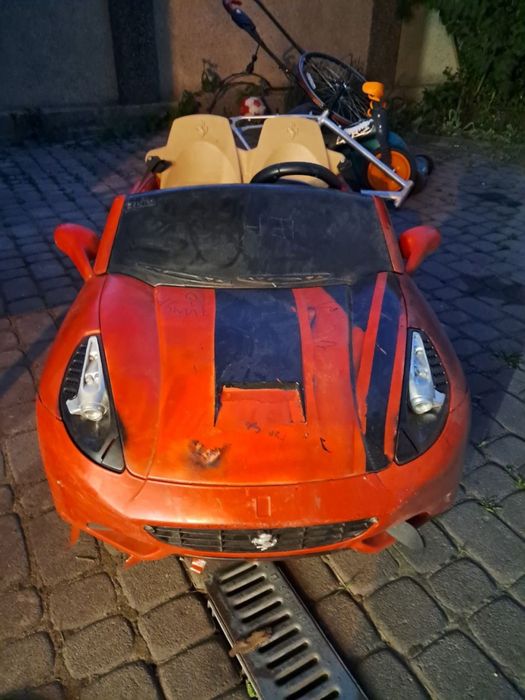 Дитяча електромашина FEZER 12V, їздить, потрібен акумулятор