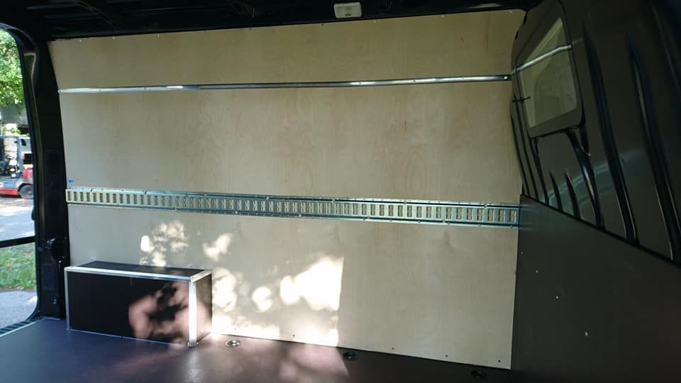 Zabudowa ze sklejki Renault Master L3H2