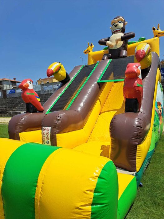 Aluguer de insufláveis / pistas obstáculos / karts a pedais