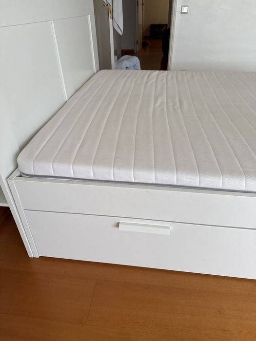 Vendo cama de casal IKEA com arrumação e colchão
