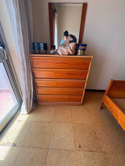 Conjunto de Quarto: Cama, Cómoda e Mesas de Cabeceira