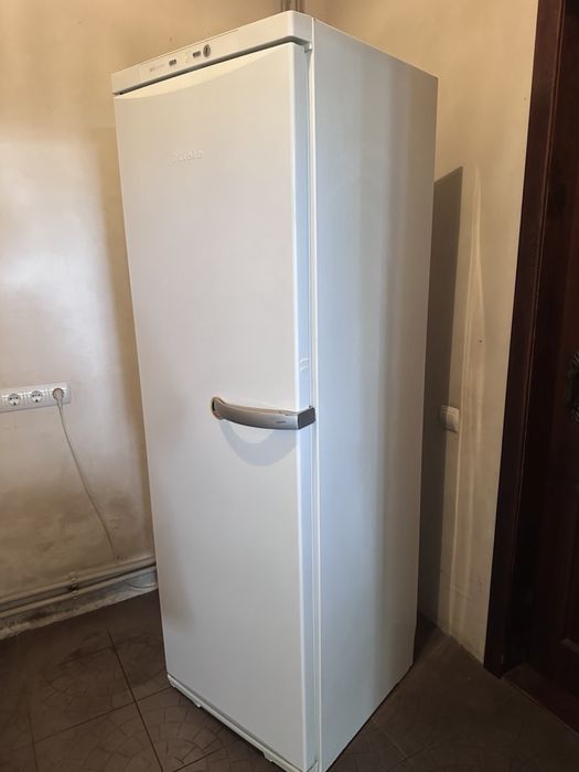 Морозильна камера Miele