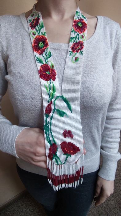 Гердан " Дівчина в маках" прикраса виконана з чешського бісеру ручна р