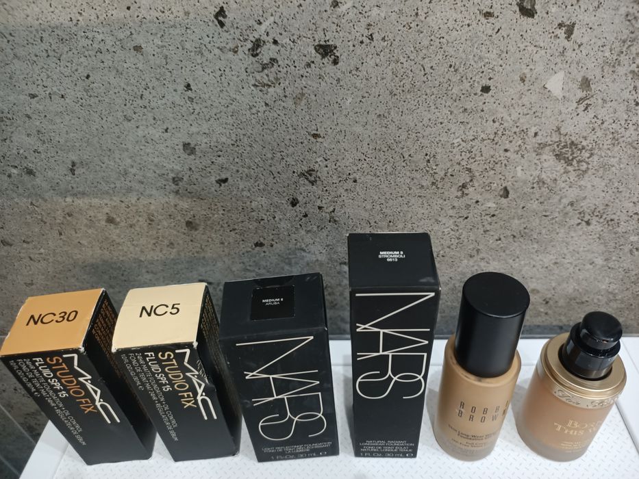 Zestaw sześciu podkładów do twarzy