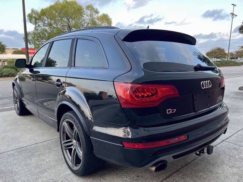 Audi Q7      2015
