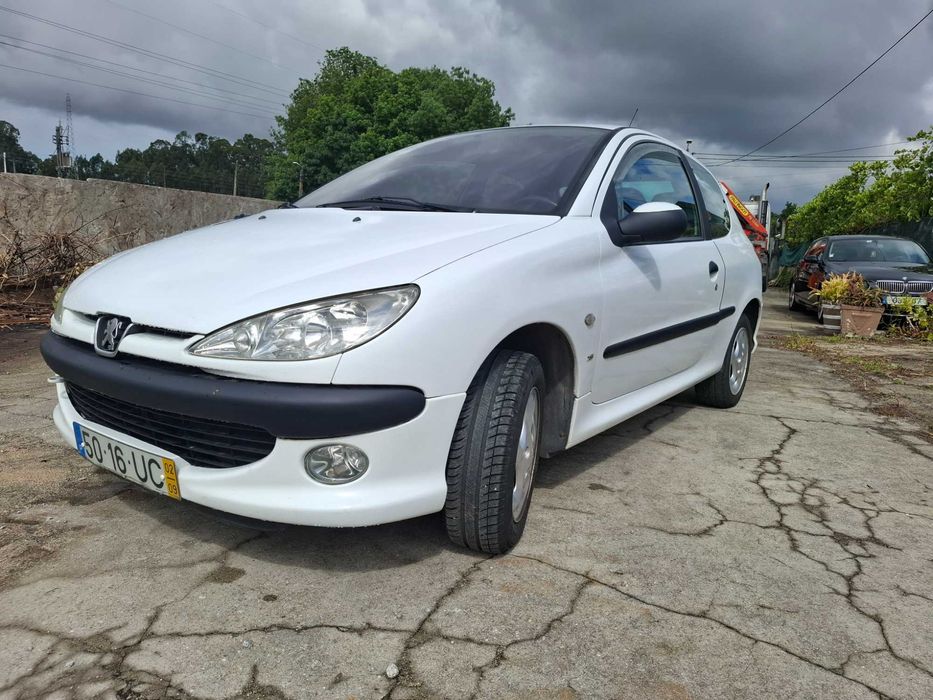 Peugeot 206 Gasolina Com A/C Estofos em Pele