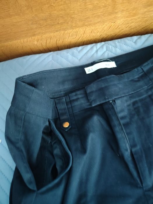 Calças azul ou pregada moda
