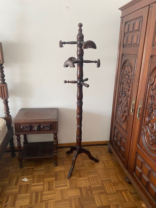 Mobília de quarto para desocupar vendo tudo por 100€