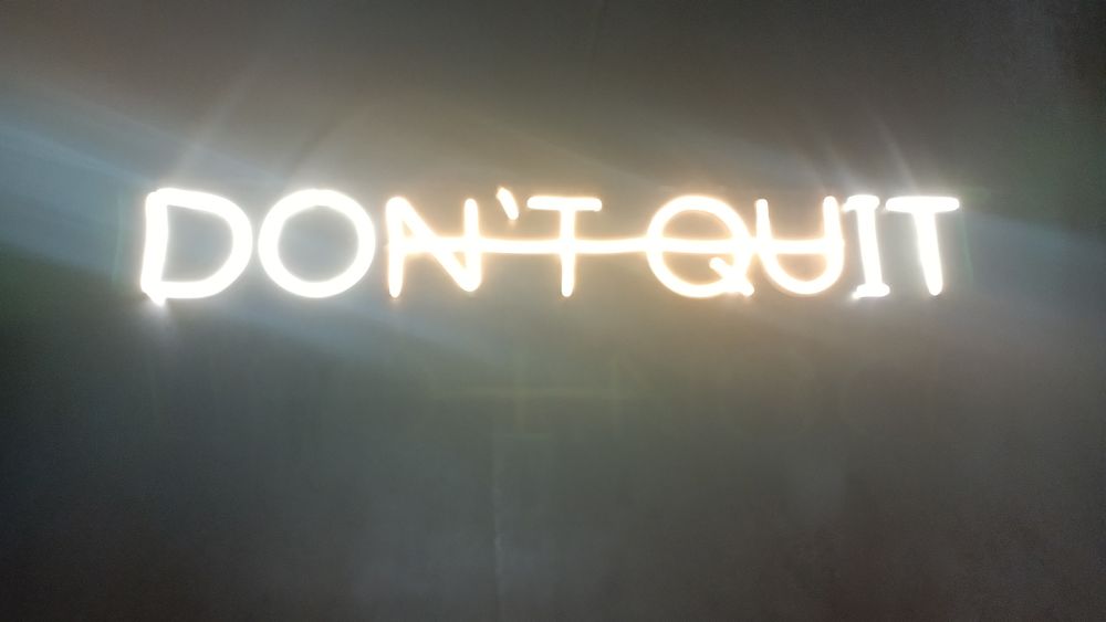 Vendo letreiro néon com frase motivacional ...ideal para quarto de ado