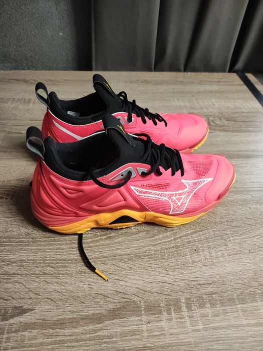 Кроссы,почти новые