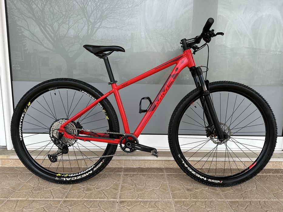 Bicicleta de BTT roda 29 - bem equipada