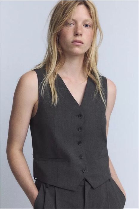 Жилет з ремінцем позаду та штани з прдвійними защіпами від Zara