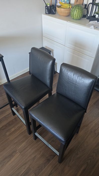 Conjunto IKEA Tipo Bar | Mesa Alta + 2 Bancos BERGMUND | Excelente Estado | 190€