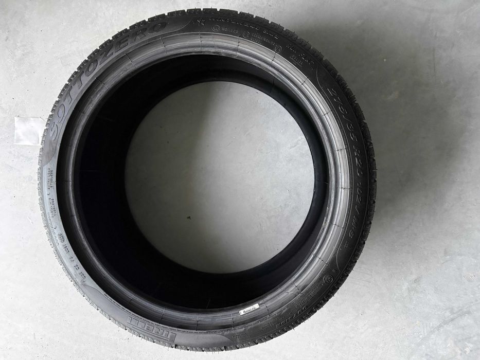 Opona Pirelli Winter SottoZero 3 275/35 R20 -Stan Bdb - Tylko 1 Sezon -2szt