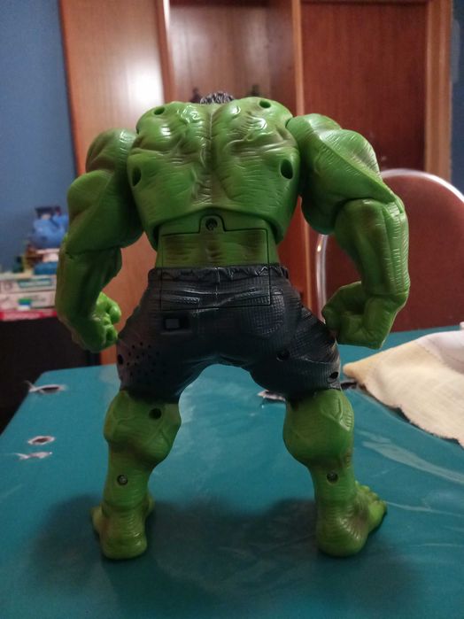 Boneco Hulk interactivo
