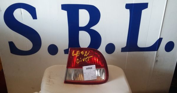 Farolim da mala direito SEAT Leon (1M1)